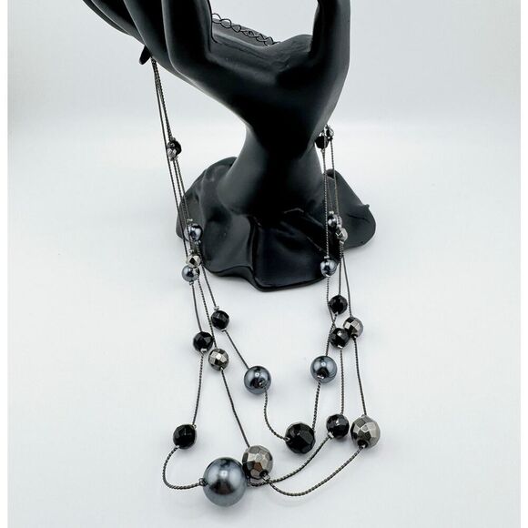 Vintage 3-Strand Bead Necklace Signed NY Retro Glamour Timeless Elegance - Picture 2 of 10